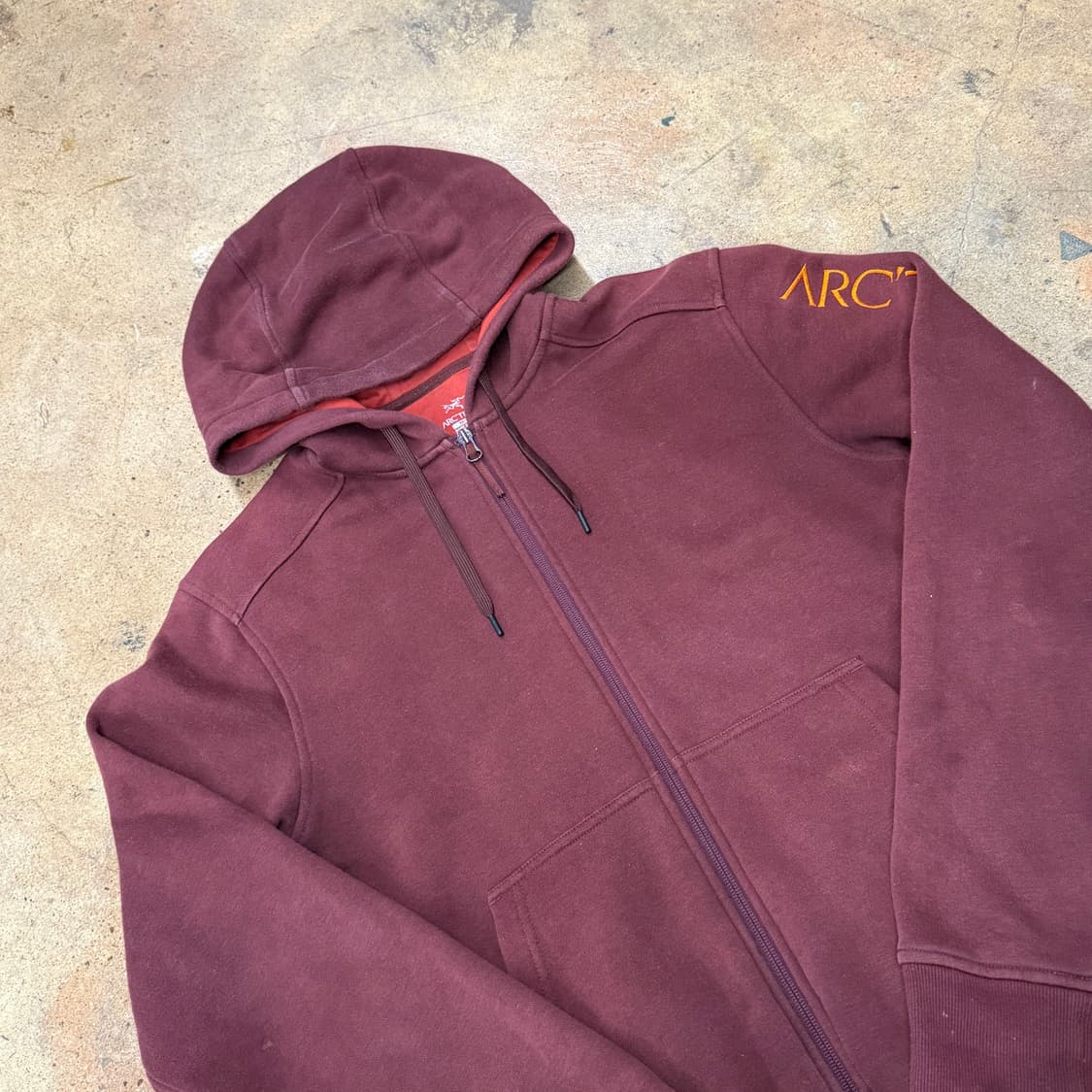 아크테릭스 버건디 후드집업  상품이미지1