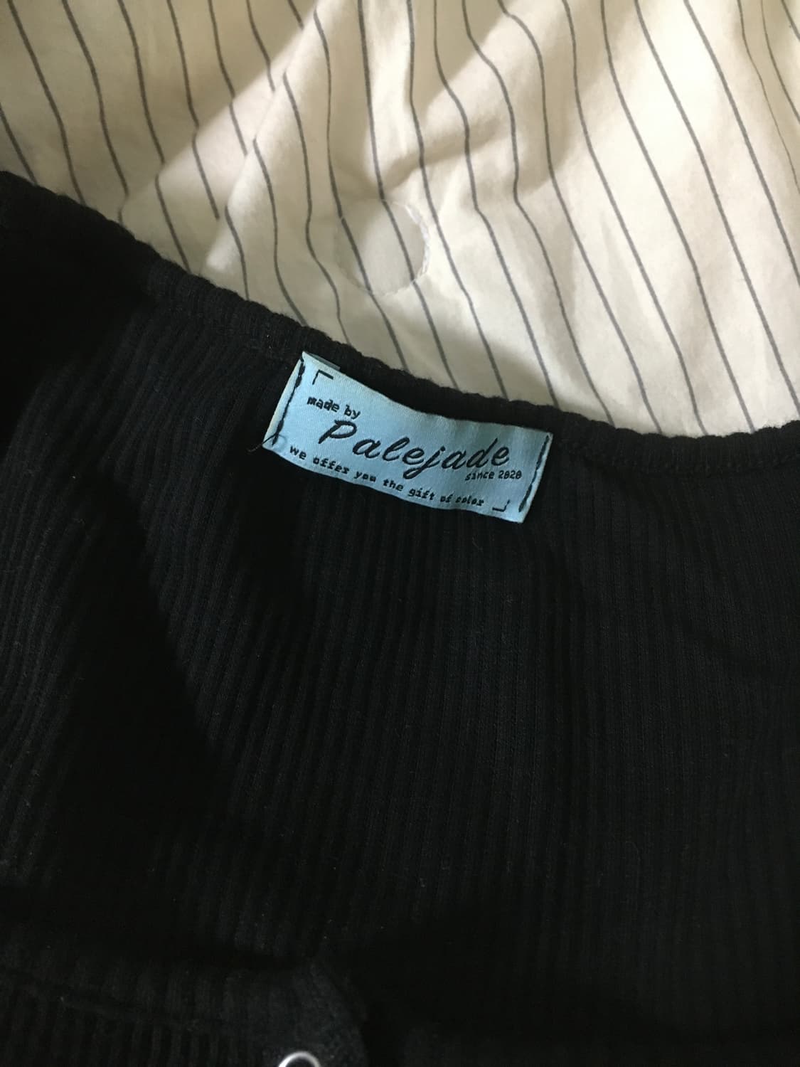 페일제이드 톤온톤 버튼업 탑 블랙 상품이미지4