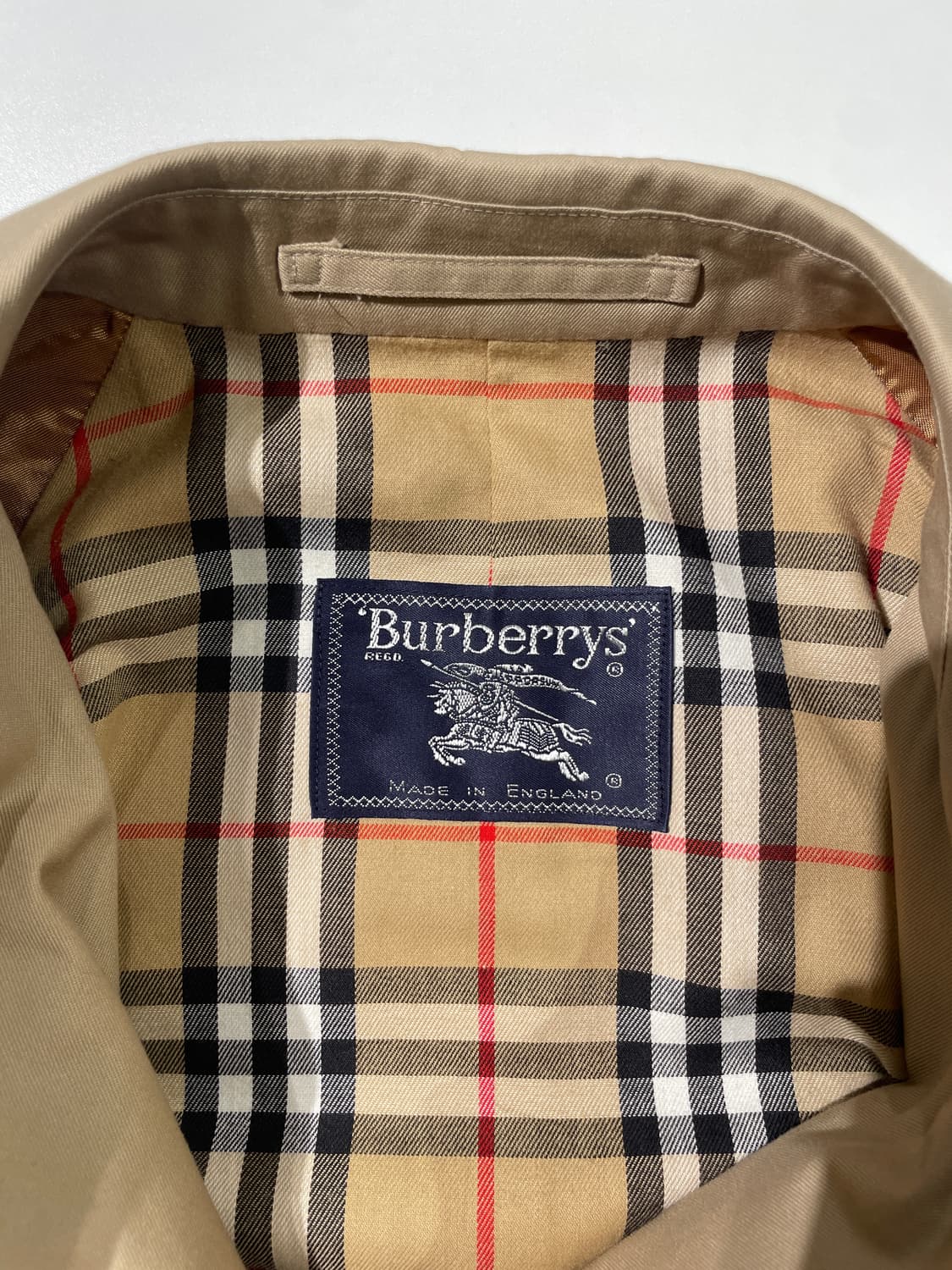 버버리 베이지 히든 버튼 벨티드 코튼 코트 상품이미지7