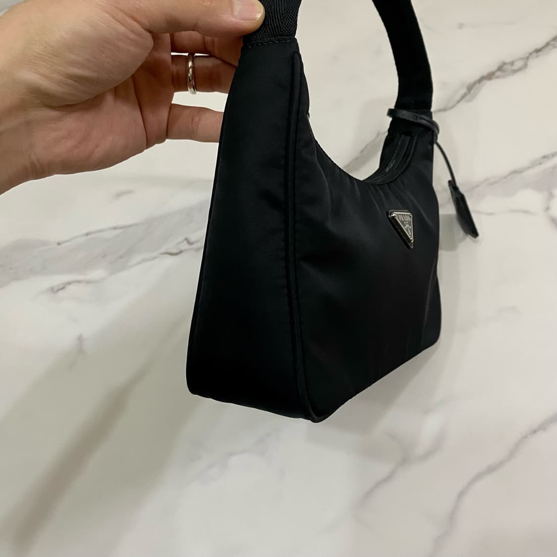 거의새것 프라다 리에디션 2000 리나일론 숄더백 블랙 1NE515 상품이미지8