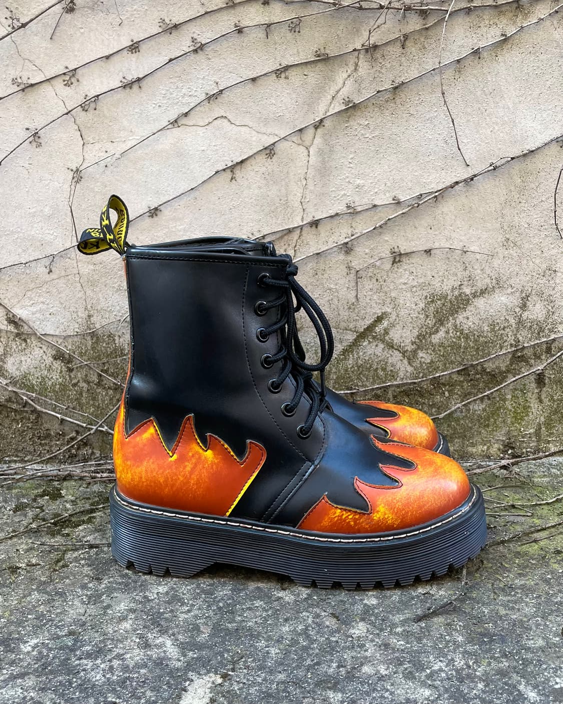 Flame graphic lace-up boot 상품이미지3