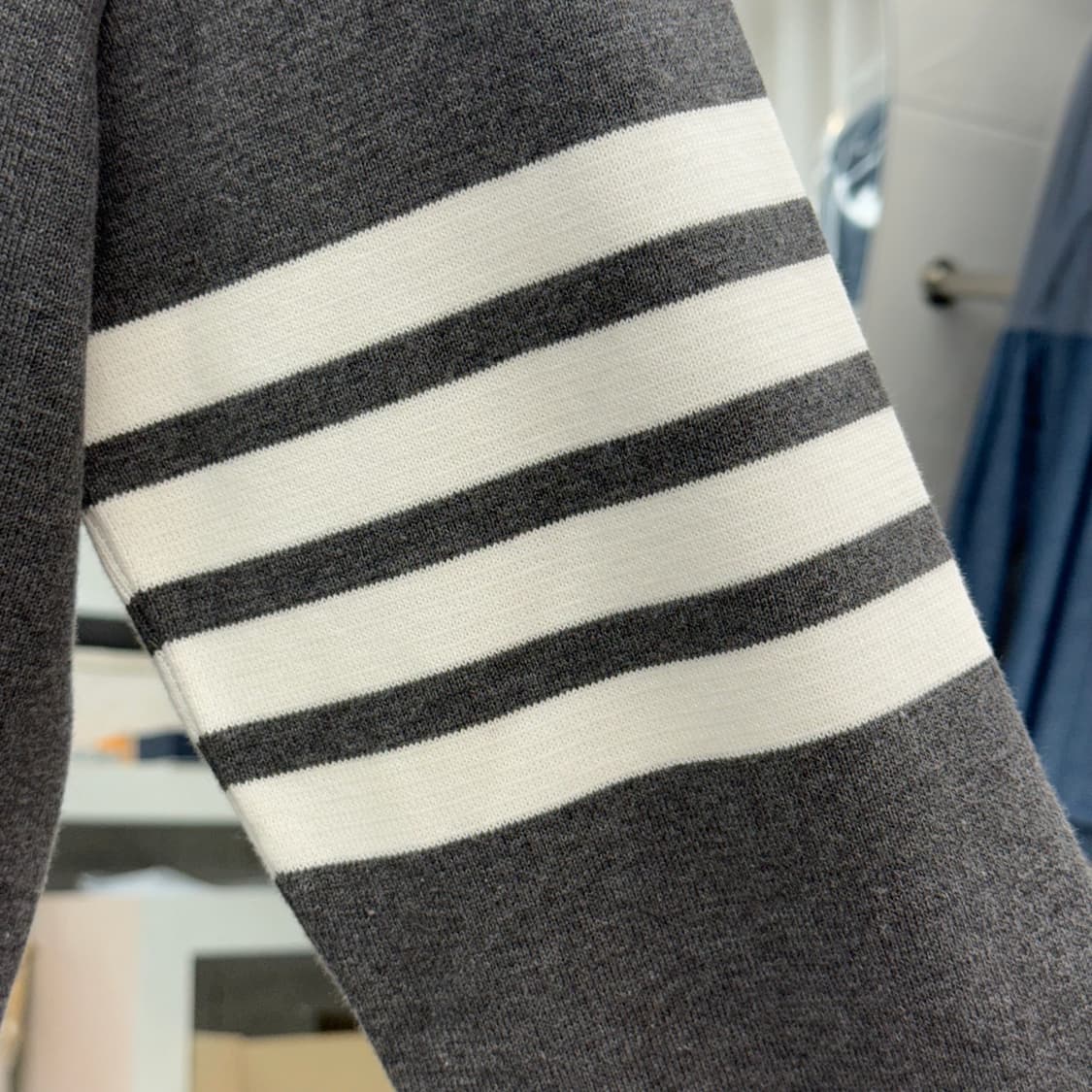 [3] 톰브라운 사선완장 밀라노스티치 가디건 상품이미지3