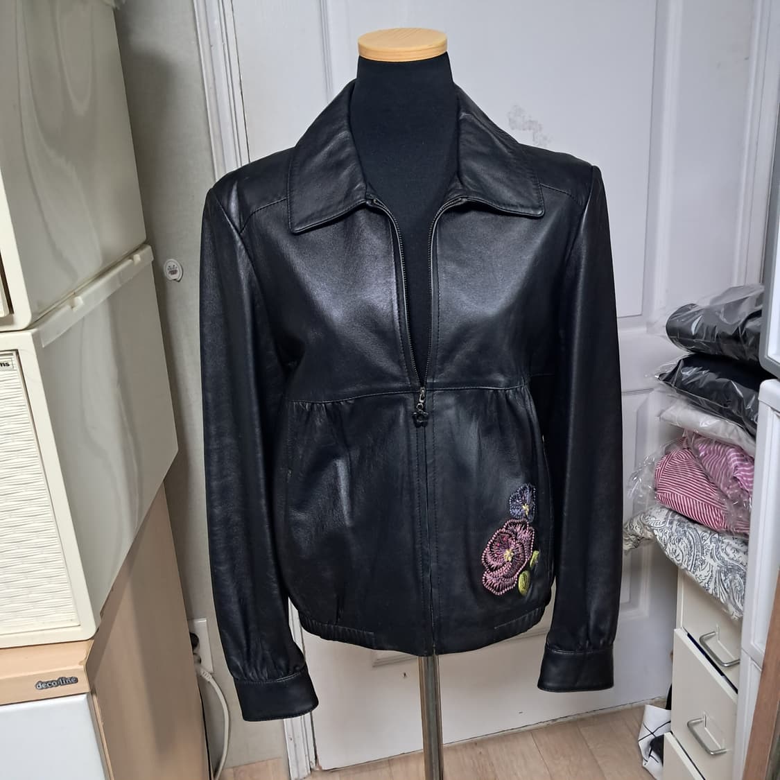 블랙 양가죽 자수 리얼가죽 자켓 55사이즈 상품이미지1