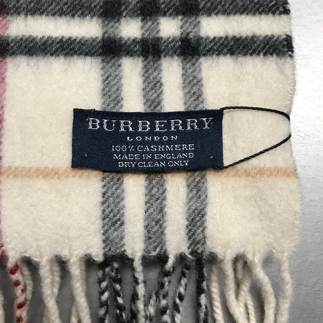 버버리 정품 캐시미어 머플러 아이보리 상품이미지4
