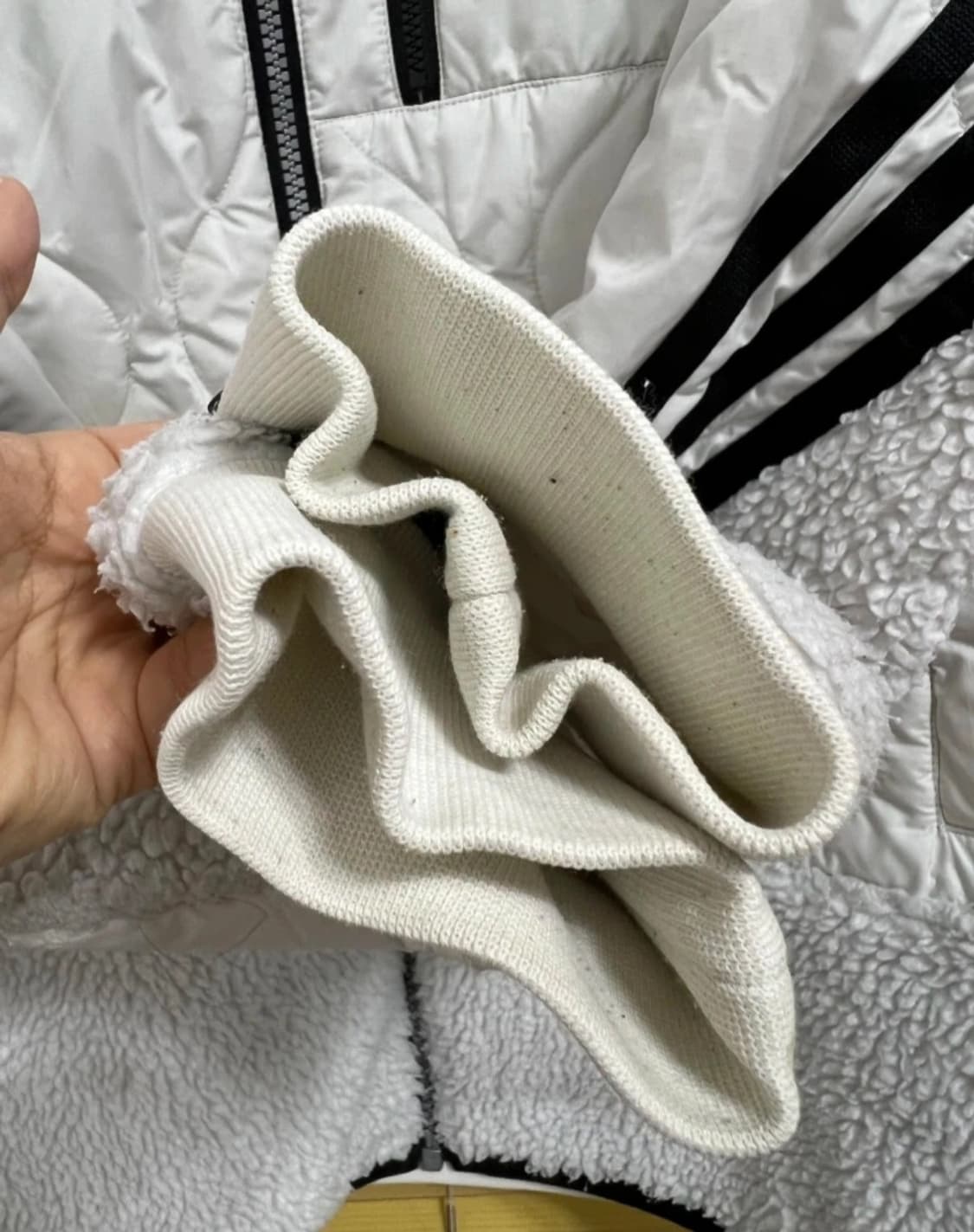 아디다스 남성 아이보리 후리스 집업패딩 
 상품이미지4