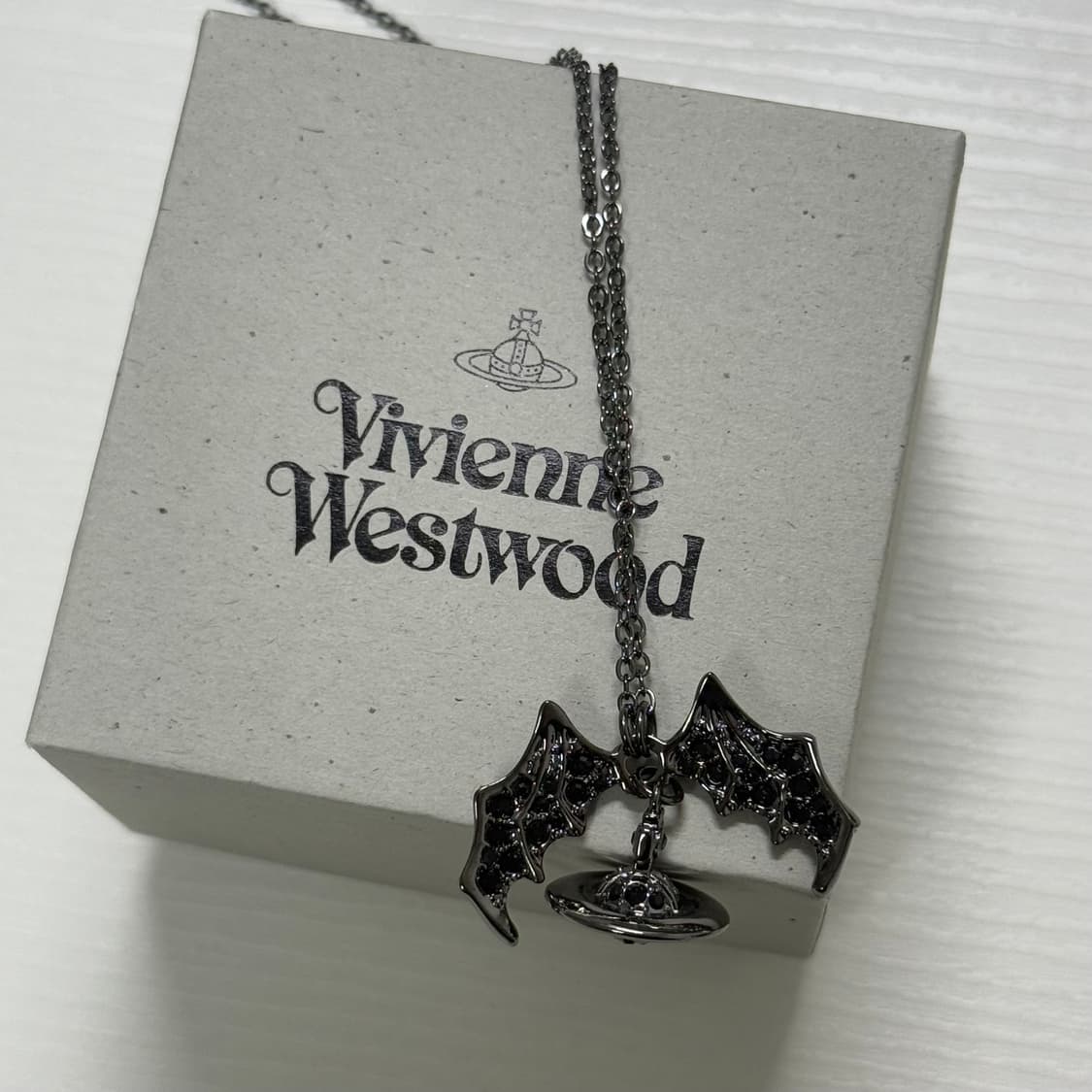 비비안웨스트우드 아카이브 박쥐 목걸이 상품이미지1