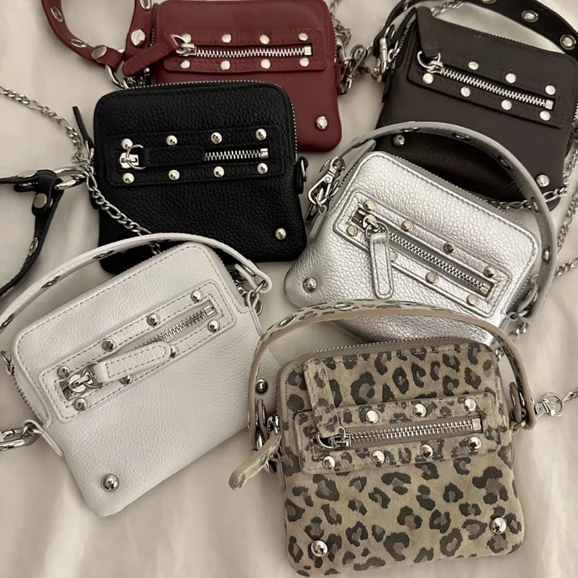 다이닛 스터드 크로스 체인 월렛 레오파드 상품이미지1