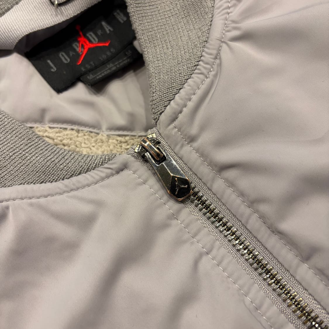 [M] 나이키 점프맨 윙스 조던 봄버 자켓 그레이 B600 상품이미지5