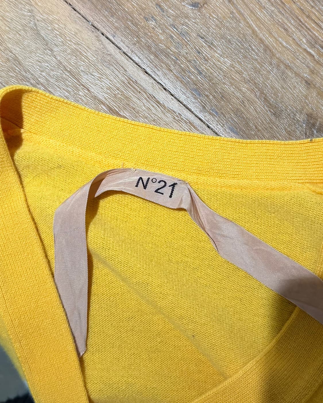 n21 옐로우 클라우디아 울 로고 가디건 상품이미지7