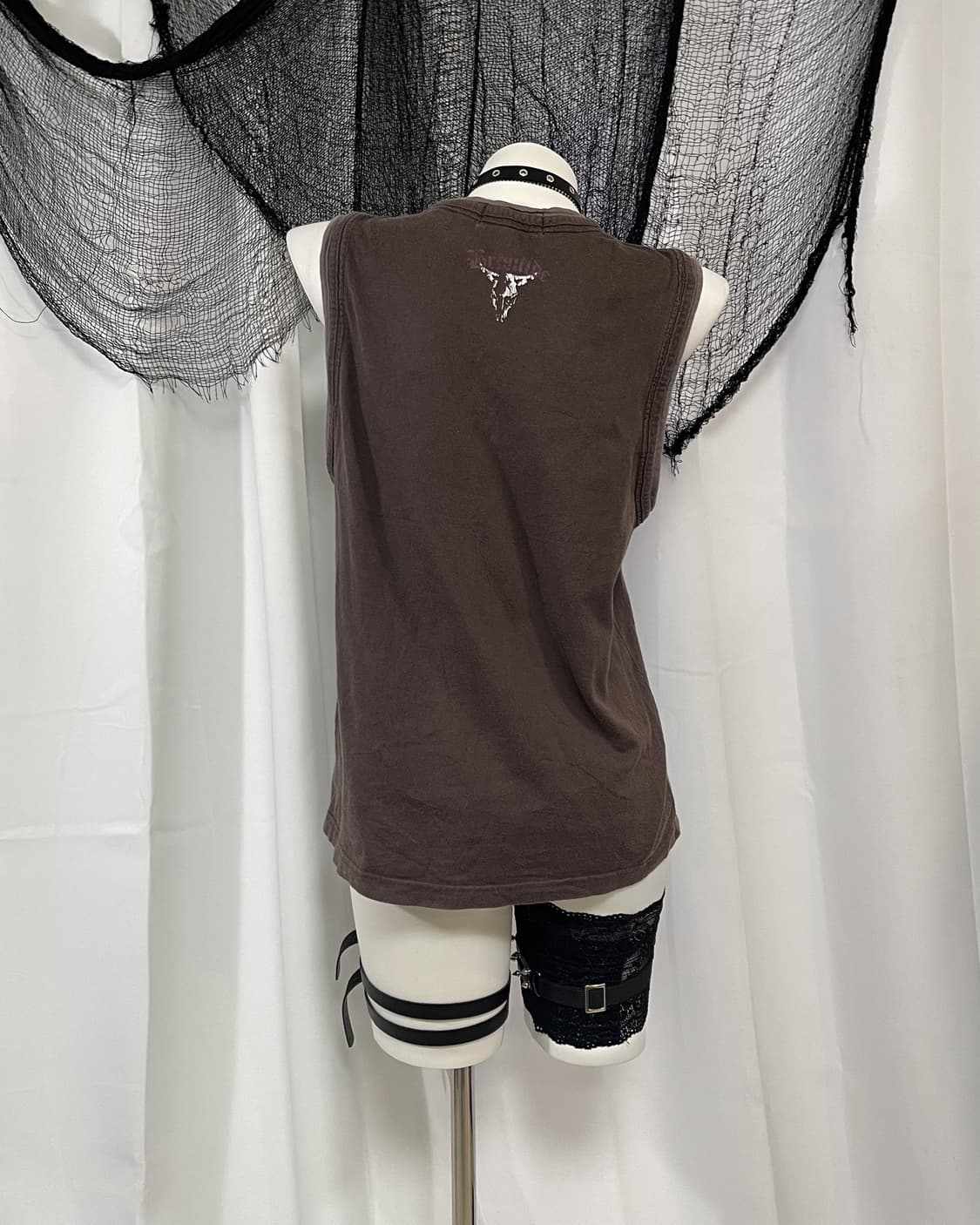 brown lettering sleeveless 상품이미지3