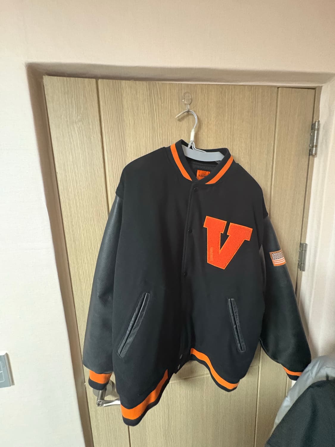 리얼레더 V logo 울 바시티 자켓 상품이미지1