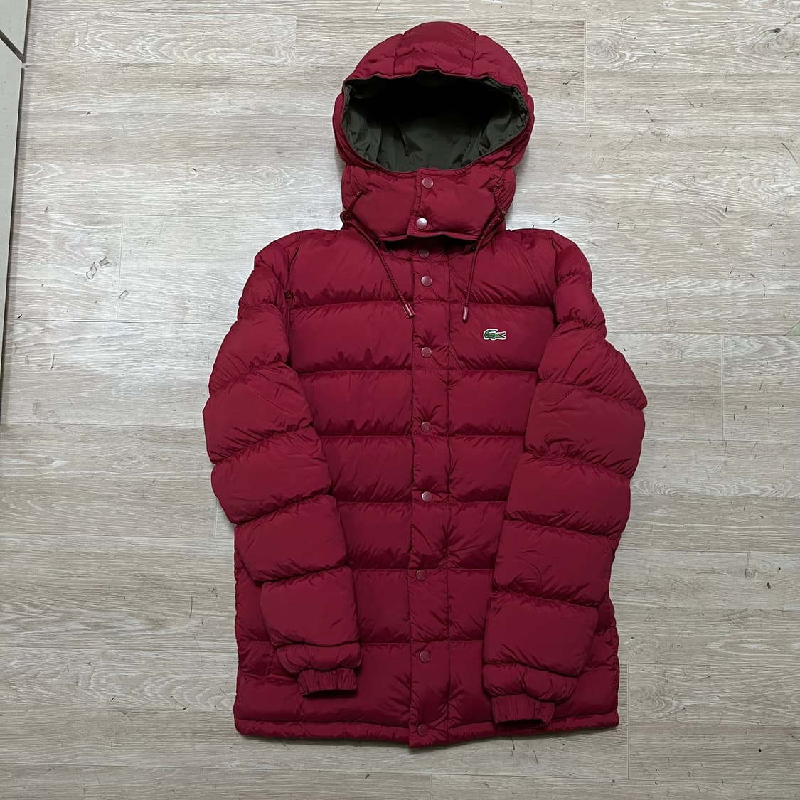라코스테 여성 구스다운 자수로고 후드 패딩 점퍼 [버건디] L/100 상품이미지1