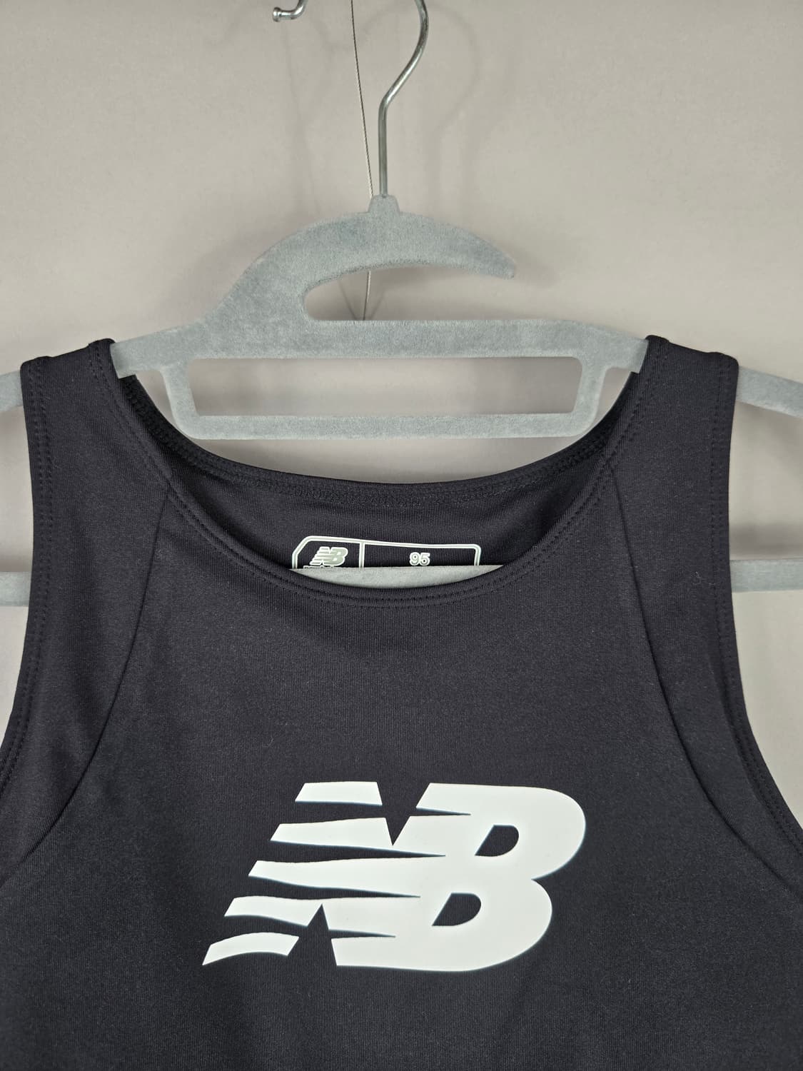 [무료배송]뉴발란스 95 여성 브라 내장 크롭탑 브라탑 민소매 블랙 상품이미지2