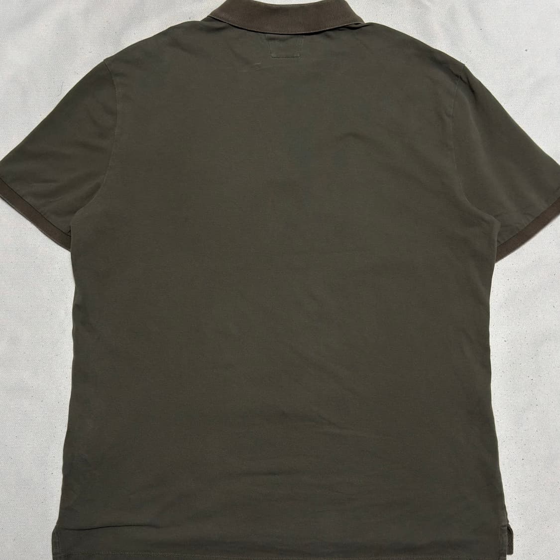 🫶🏻 C.P. 컴퍼니 레귤러 핏 카키 카라 반팔티🫶🏻 상품이미지3