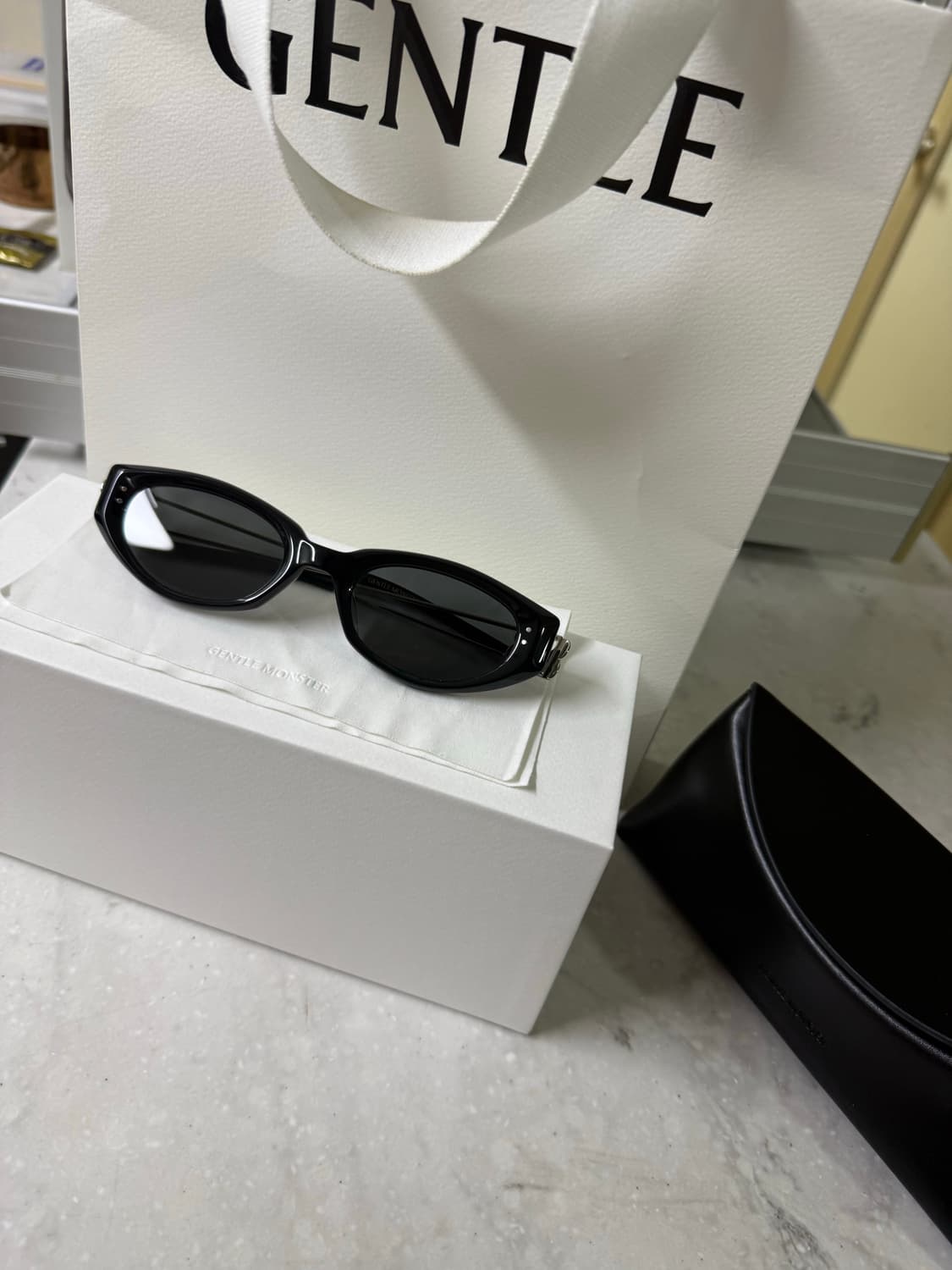 젠틀몬스터 쿤스트 01 블랙 팝니다 상품이미지2