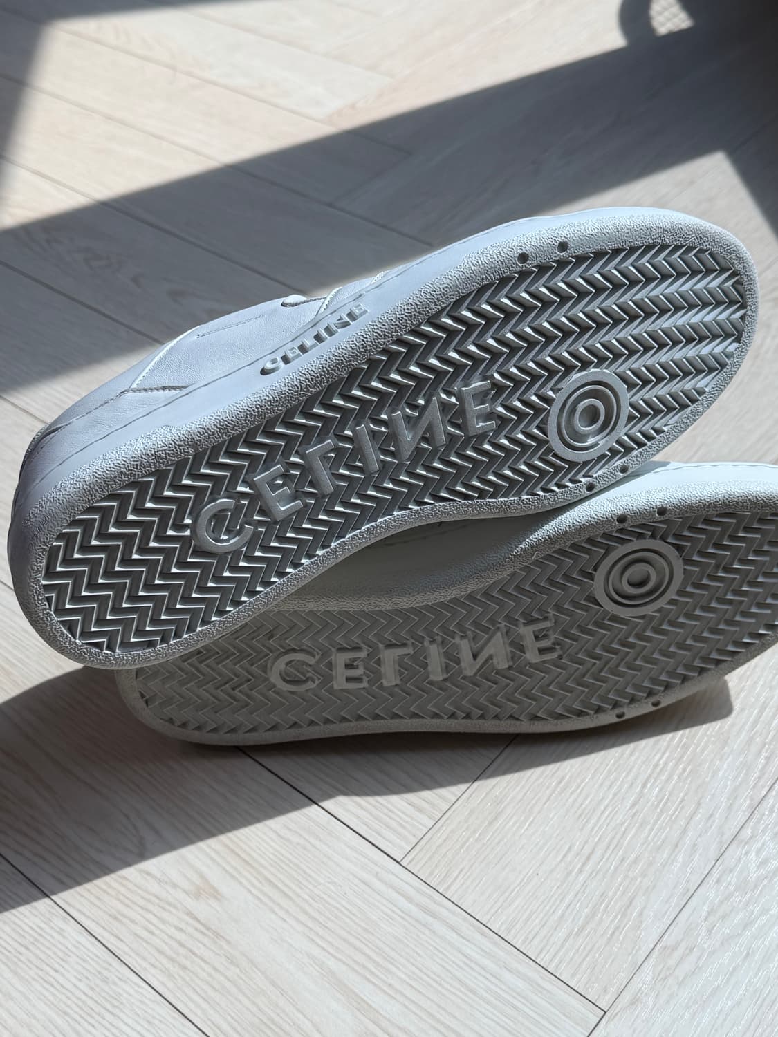 셀린느 화이트 레더 스니커즈 상품이미지6