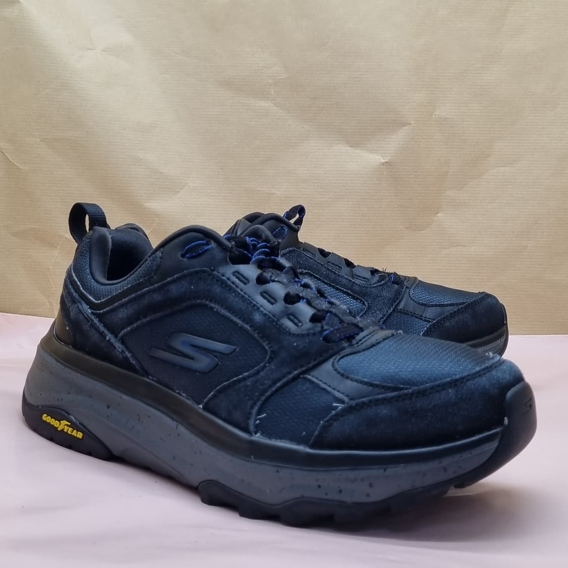 스케쳐스 x굳이어 맥스쿠셔닝 남성운동화275 상품이미지1