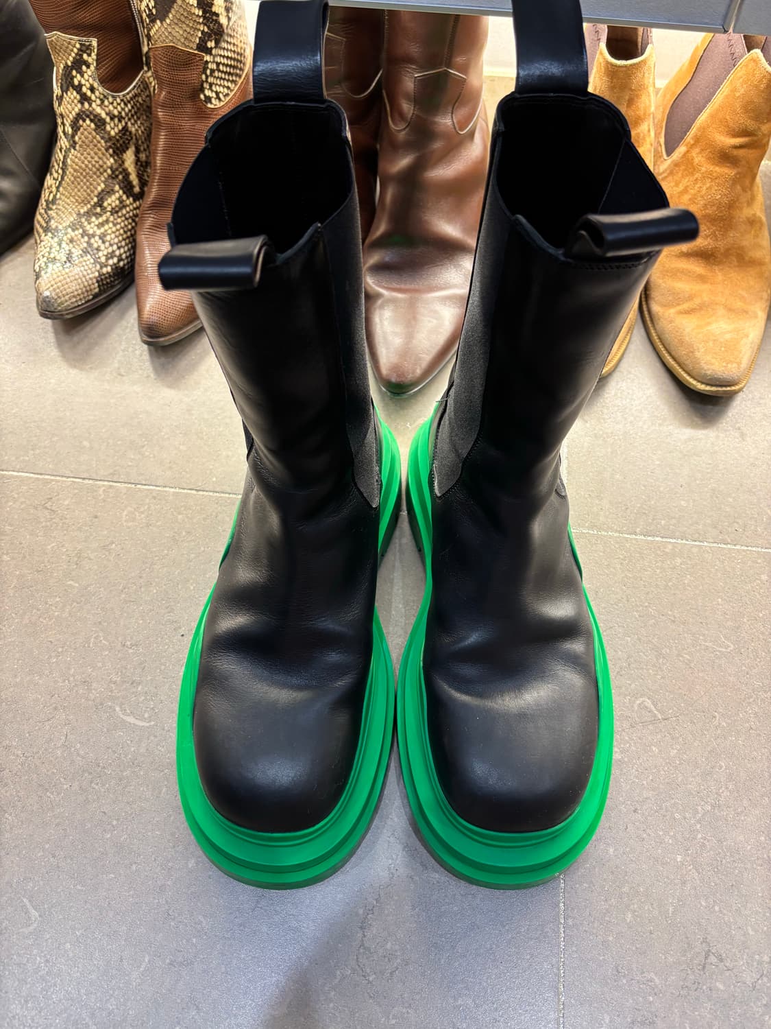 보테가베네타 타이어 부츠 패러킷 42.5 팝니다 상품이미지1