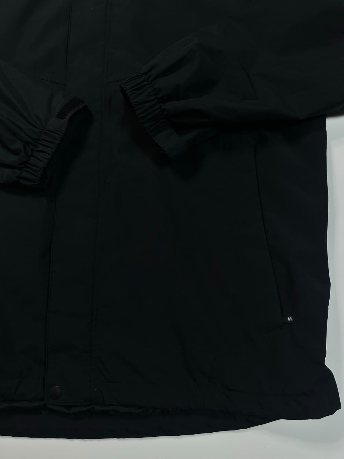 살로몬 구형로고 블랙 바람막이 자켓 상품이미지5