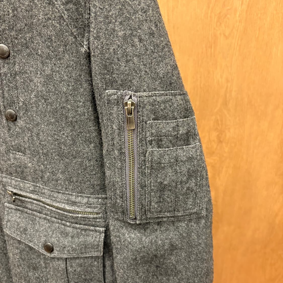 닐 바렛 울 블렌드 캐주얼 자켓 후드 안감 퍼 혼합 포켓 디테일 차콜 상품이미지6