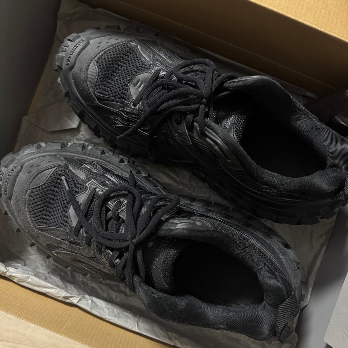 발렌시아가 디펜더 스니커즈 상품이미지5