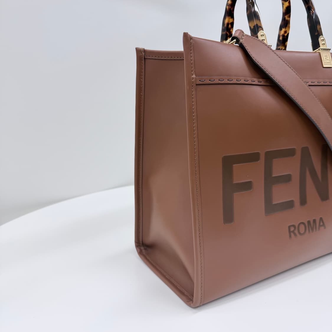 [S/미디움] 펜디 선샤인 레더 여성 쇼퍼백 토트백 브라운 상품이미지3