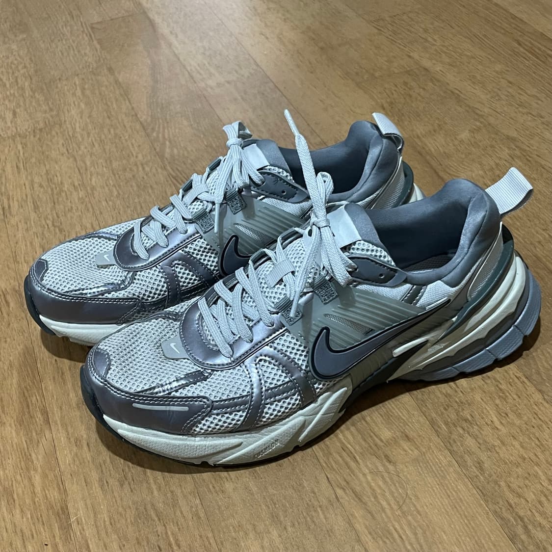 나이키 V2K 런닝화 울프그레이 280 상품이미지3