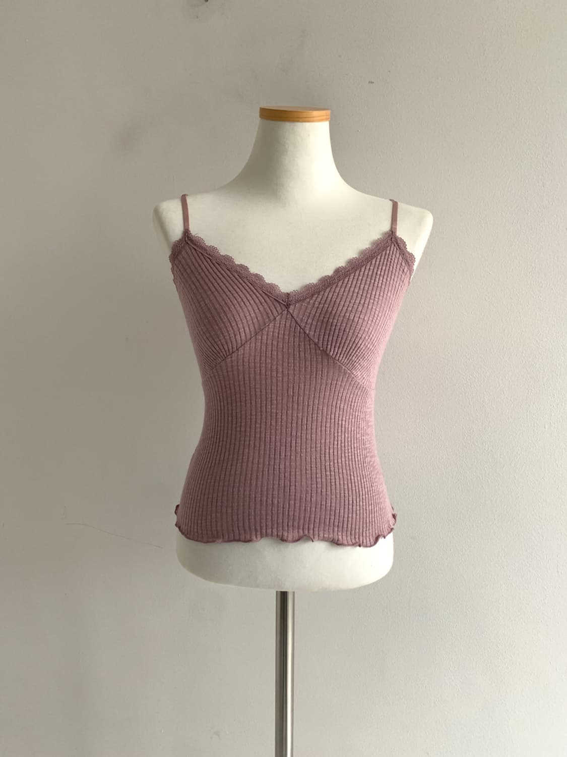 Lace V Neck Sleeveless Top 상품이미지1