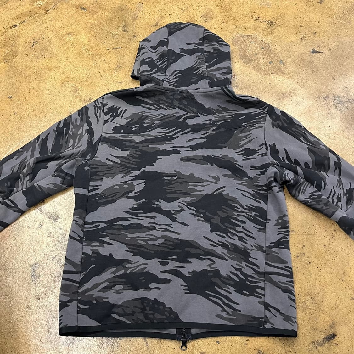 [정품/95,m] 나이키 테크 플리스 카모 후드 집업 b17 상품이미지4