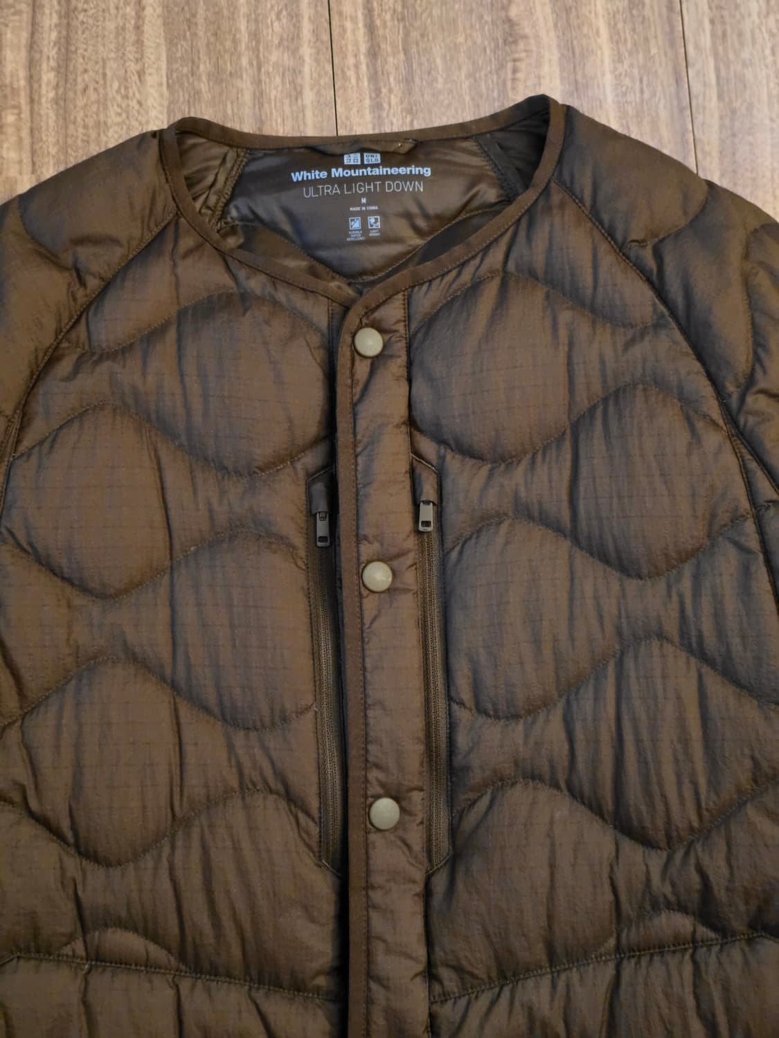 유니클로 화이트 마운티니어링 울트라 라이트 다운 M 상품이미지3