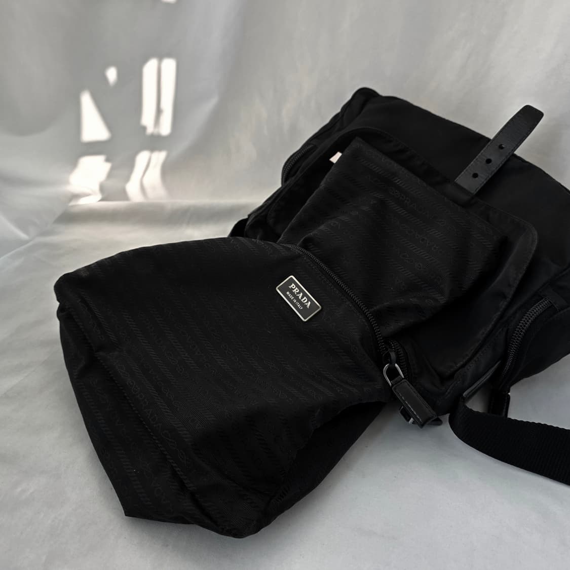 [정품 PRADA] 프라다 사이드 투포켓 나일론 크로스백 남녀공용 상품이미지6