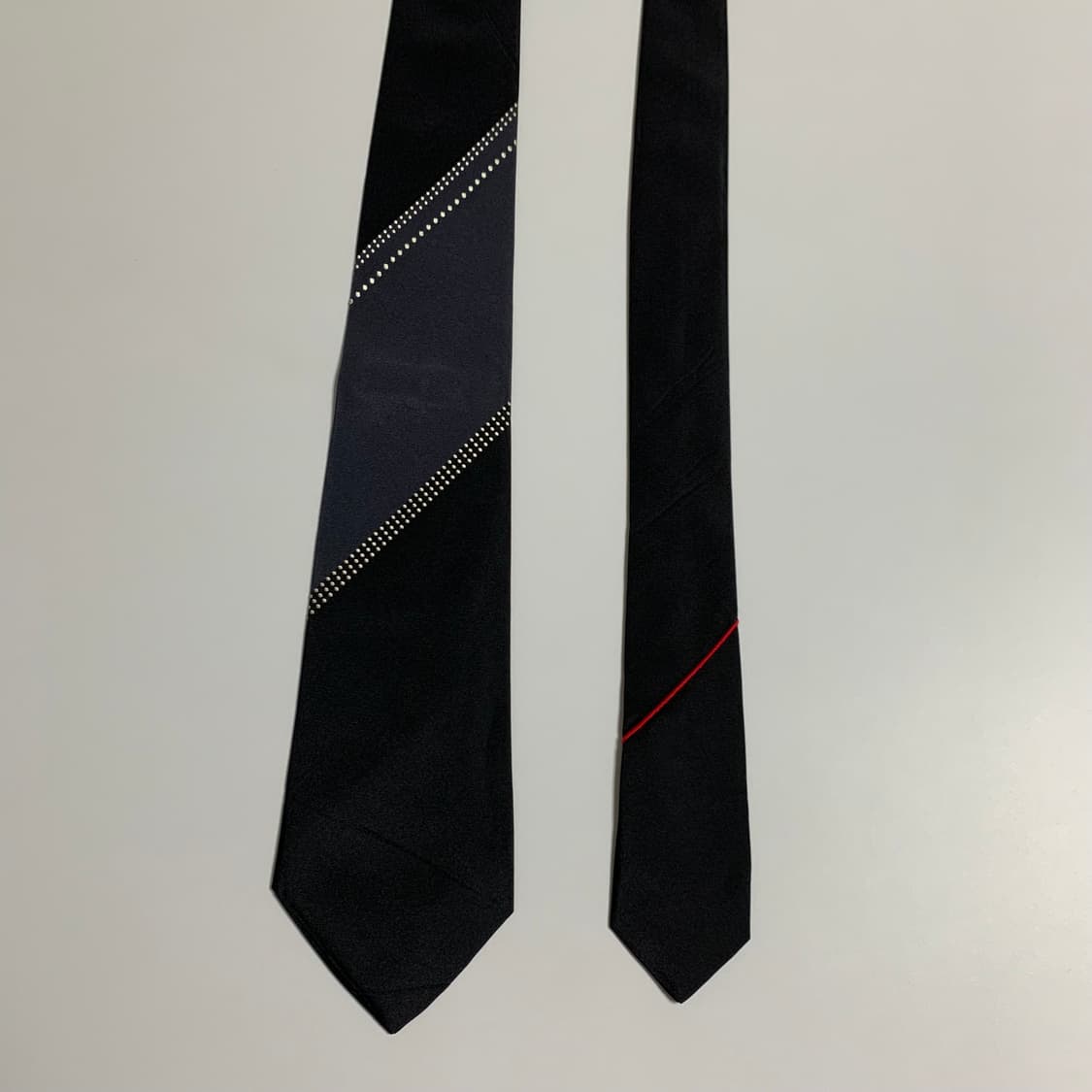 발리(BALLY) 블랙 도트 스트라이프 100실크 명품넥타이 A+등급 상품이미지4