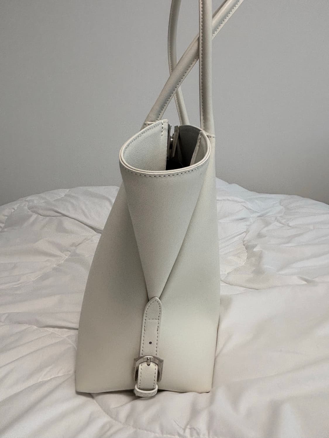 (1회 착용) 사르투 타이 숄더백 화이트 상품이미지6