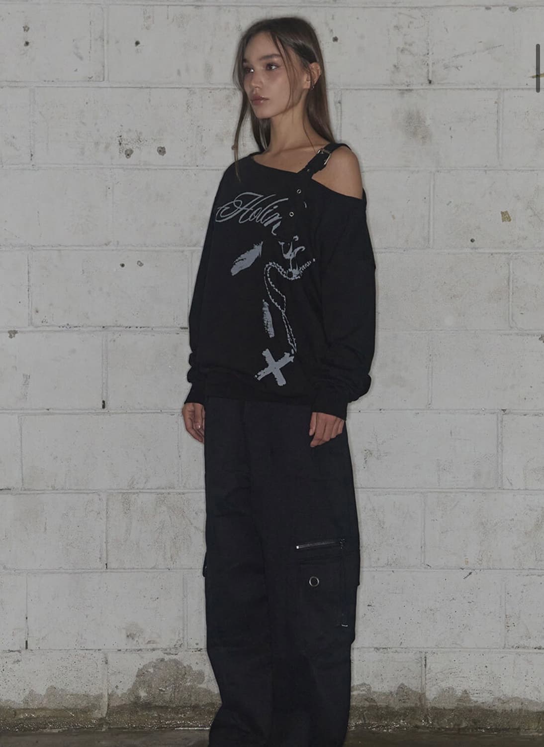 팬시클럽 원숄더 버클 스웻셔츠 상품이미지2