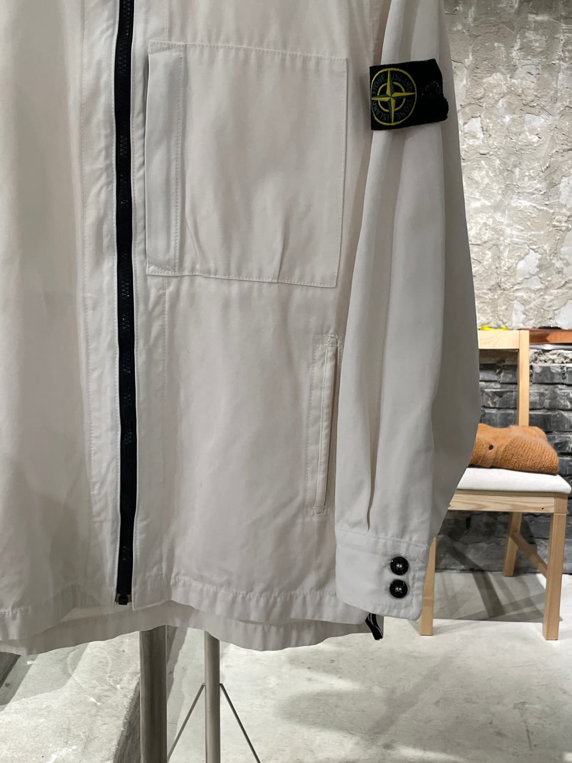 스톤 아일랜드 아이보리 체스트 포켓 와펜 코튼 자켓 상품이미지5