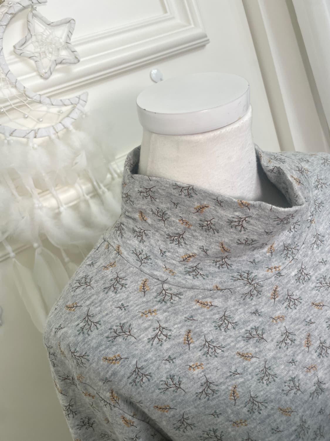 gray flower point turtle-neck cotton top 상품이미지7