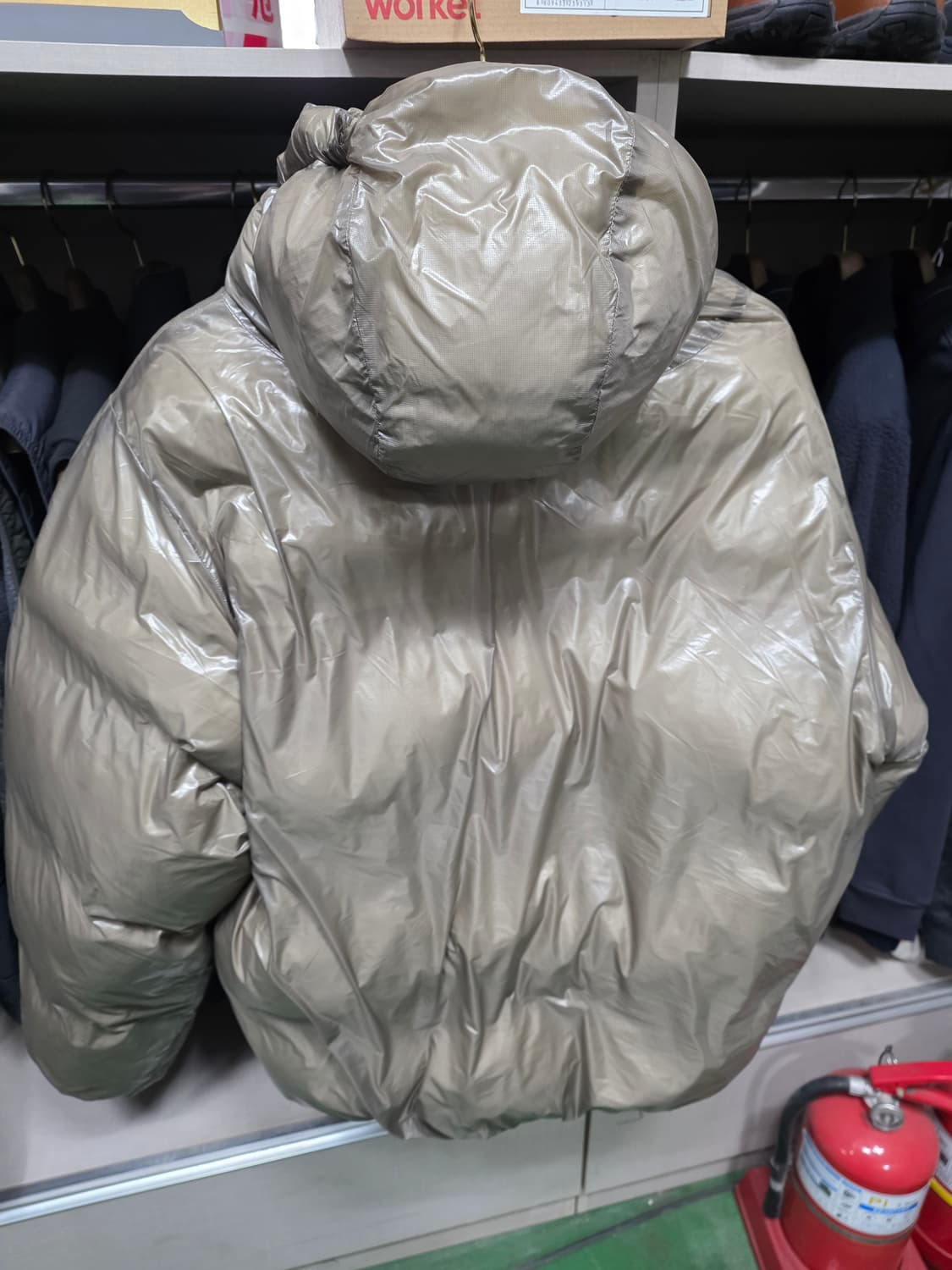 로아하이킹 다운패딩 라지사이즈 판매합니다 상품이미지2