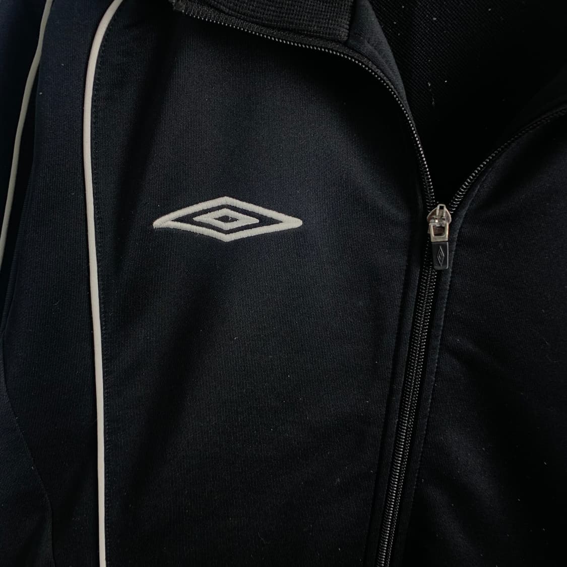 엄브로 자수로고 라인 블랙 져지 상품이미지3