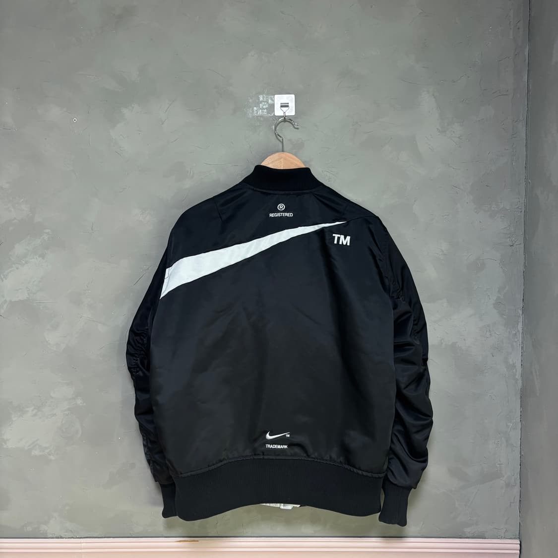 나이키 스우시 써마핏 양면 봄버 자켓 상품이미지4