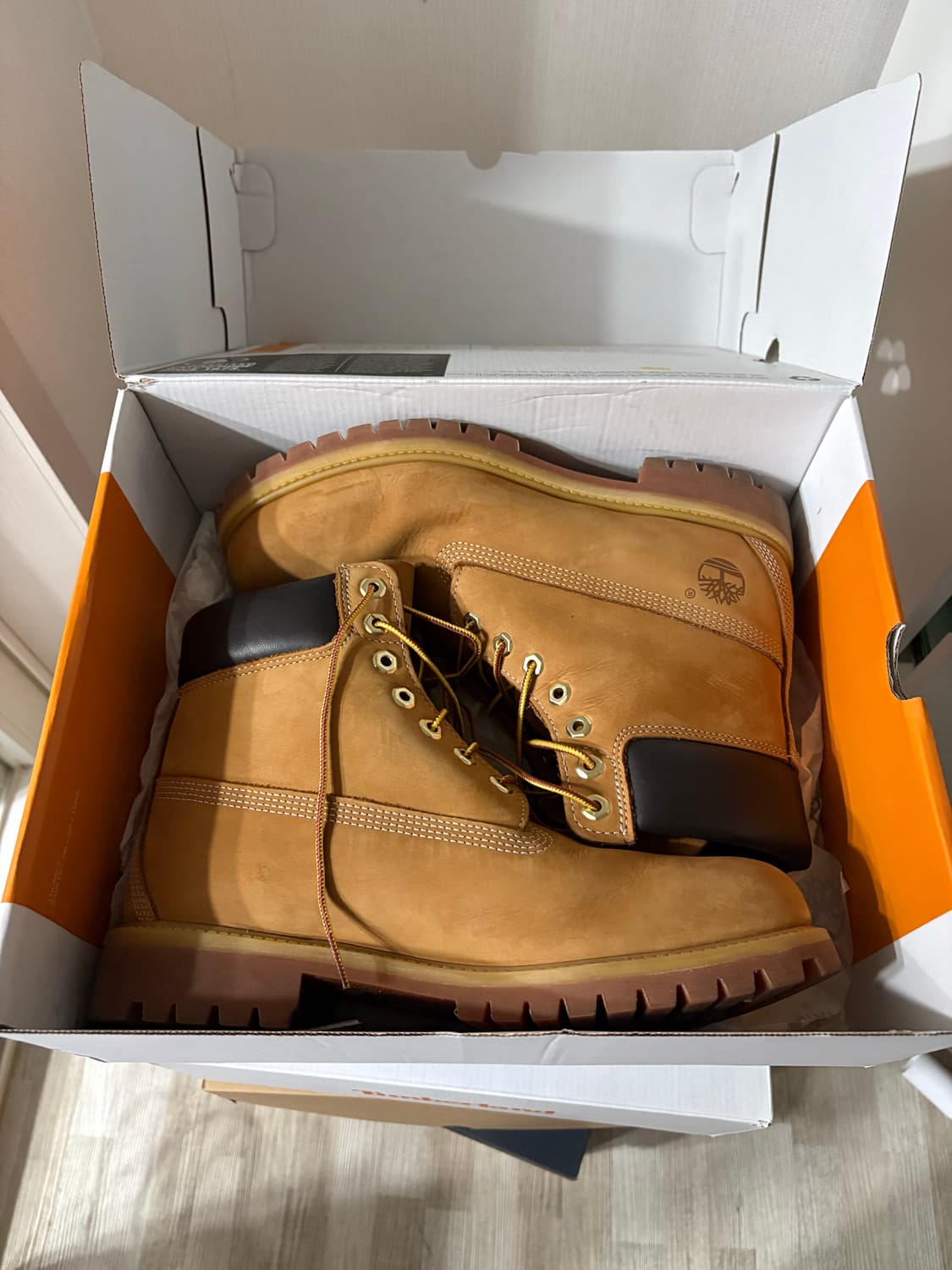 팀버랜드 프리미엄 6인치 워터프루프 부츠 위트 누벅 - 와이드 상품이미지1