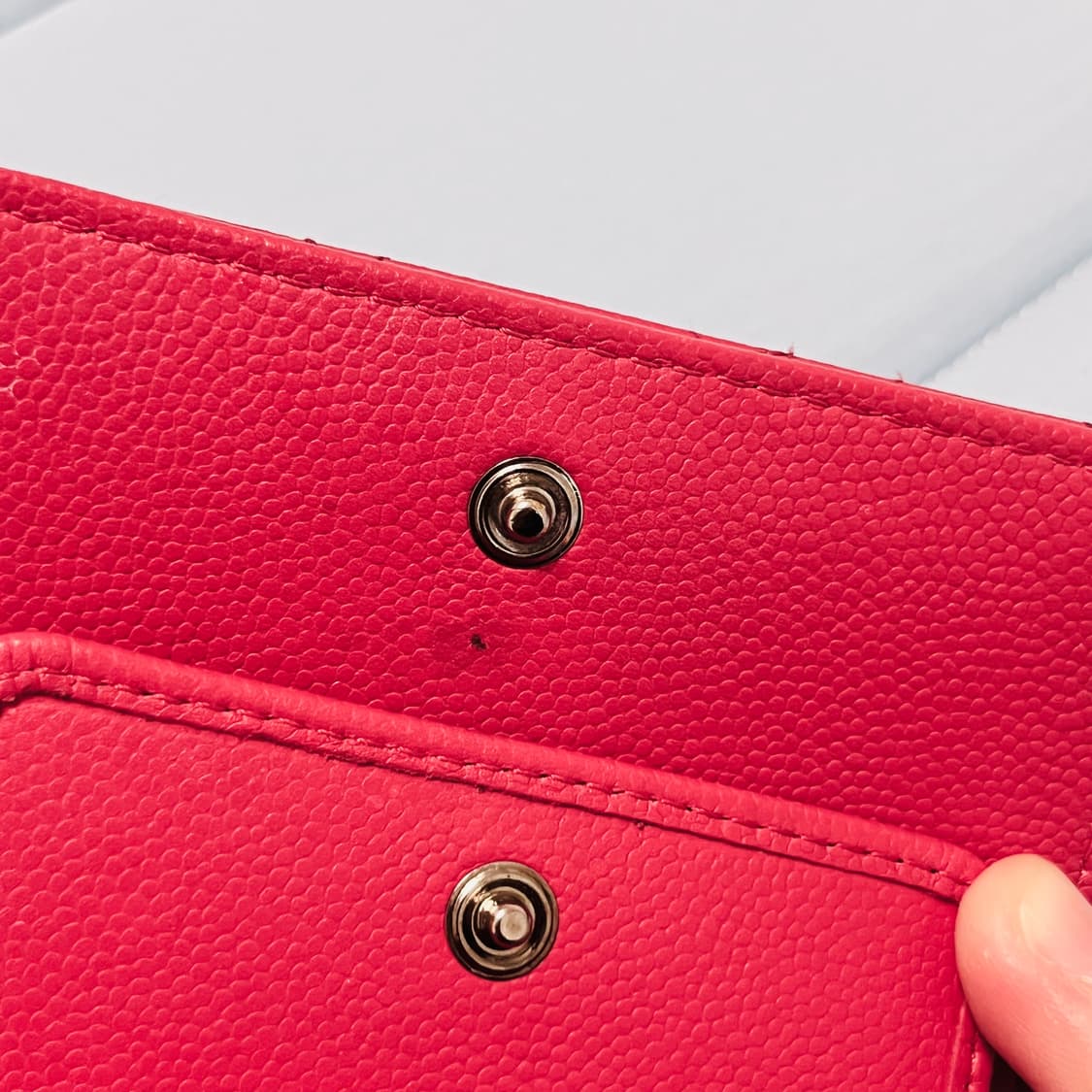 샤넬 까델리아 캐비어 레더 컴퍅트 중지갑 상품이미지5