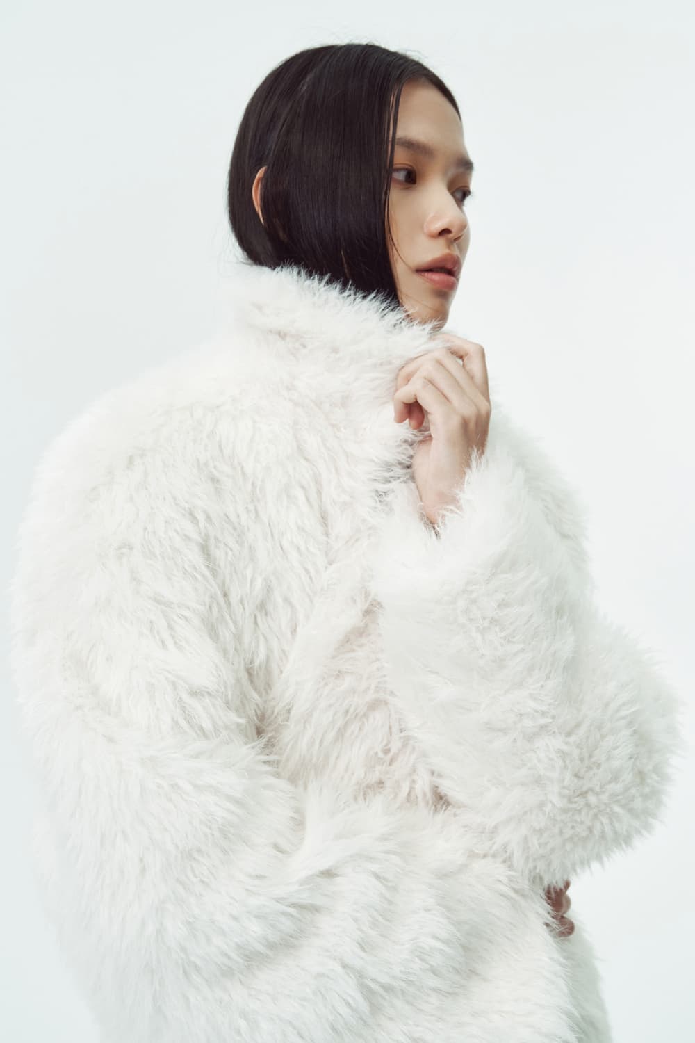 아비에무아 카라 페이크 퍼 코트 화이트 상품이미지3