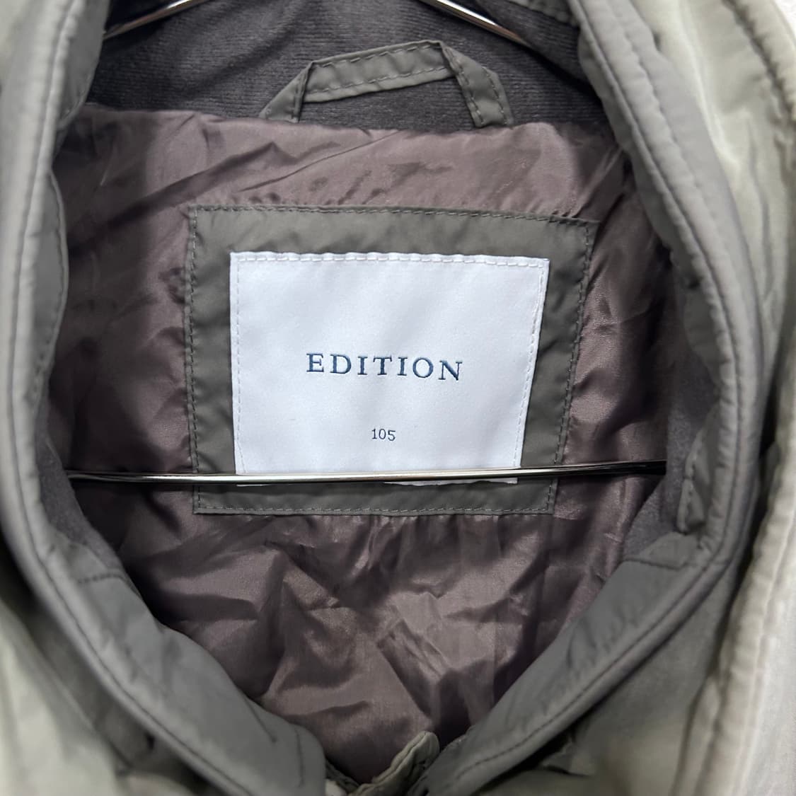 에디션 구스다운 안감 탈부착 하이넥 패딩 코트 상품이미지3