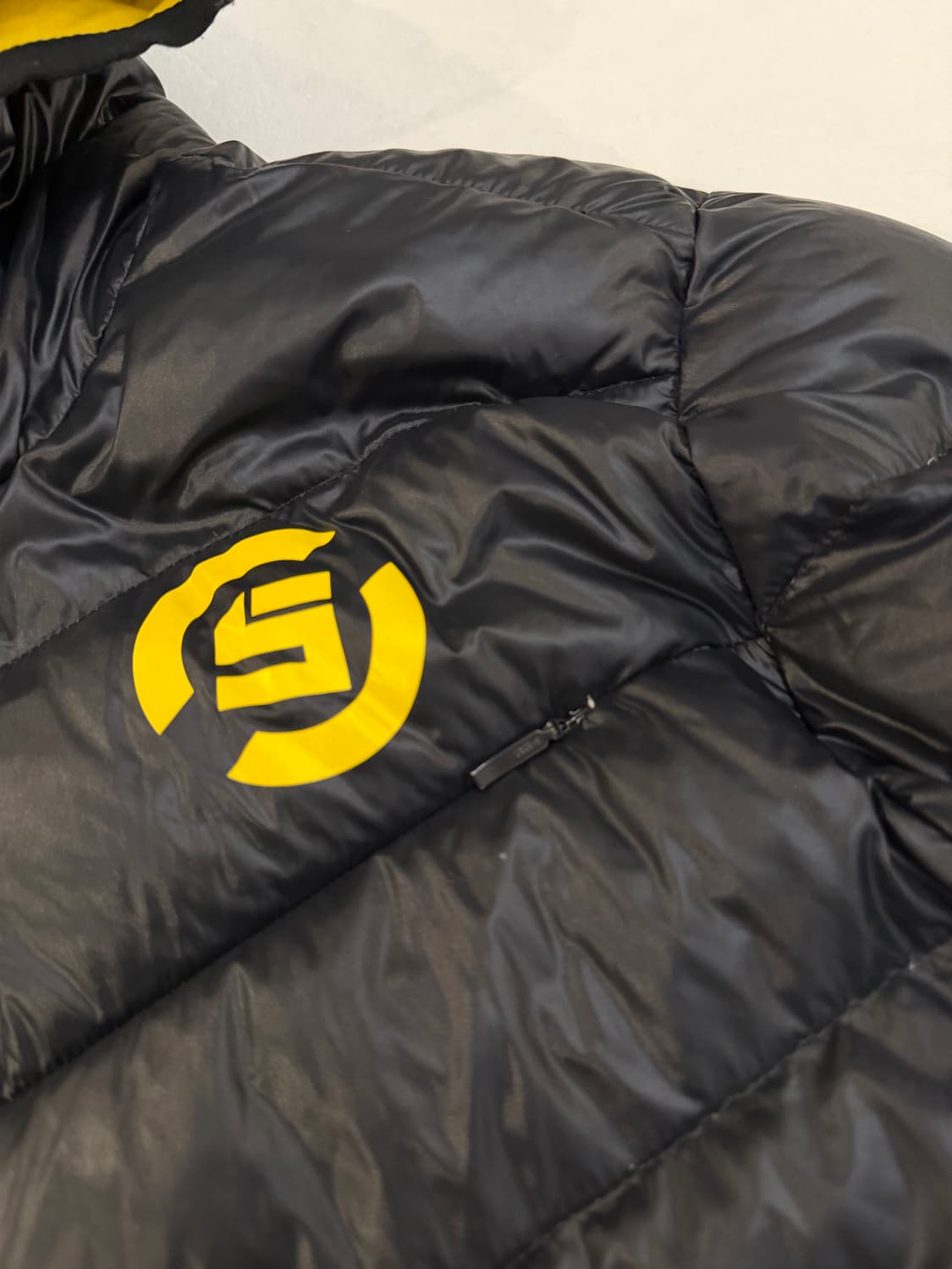 나이키 700필 유광 고프코어 후드 경량패딩 블랙 상품이미지3