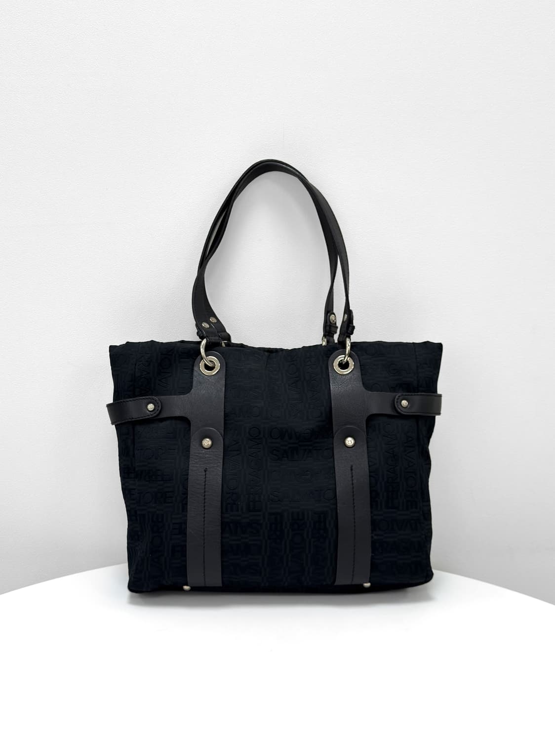 Ferragamo Jacquard Shoulder Bag 상품이미지1