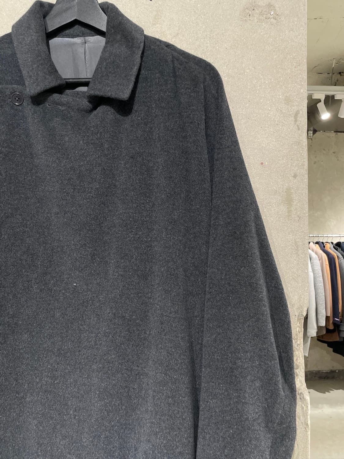 코스믹 원더 차콜 랩핑 앙고라 울 롱 코트 상품이미지3