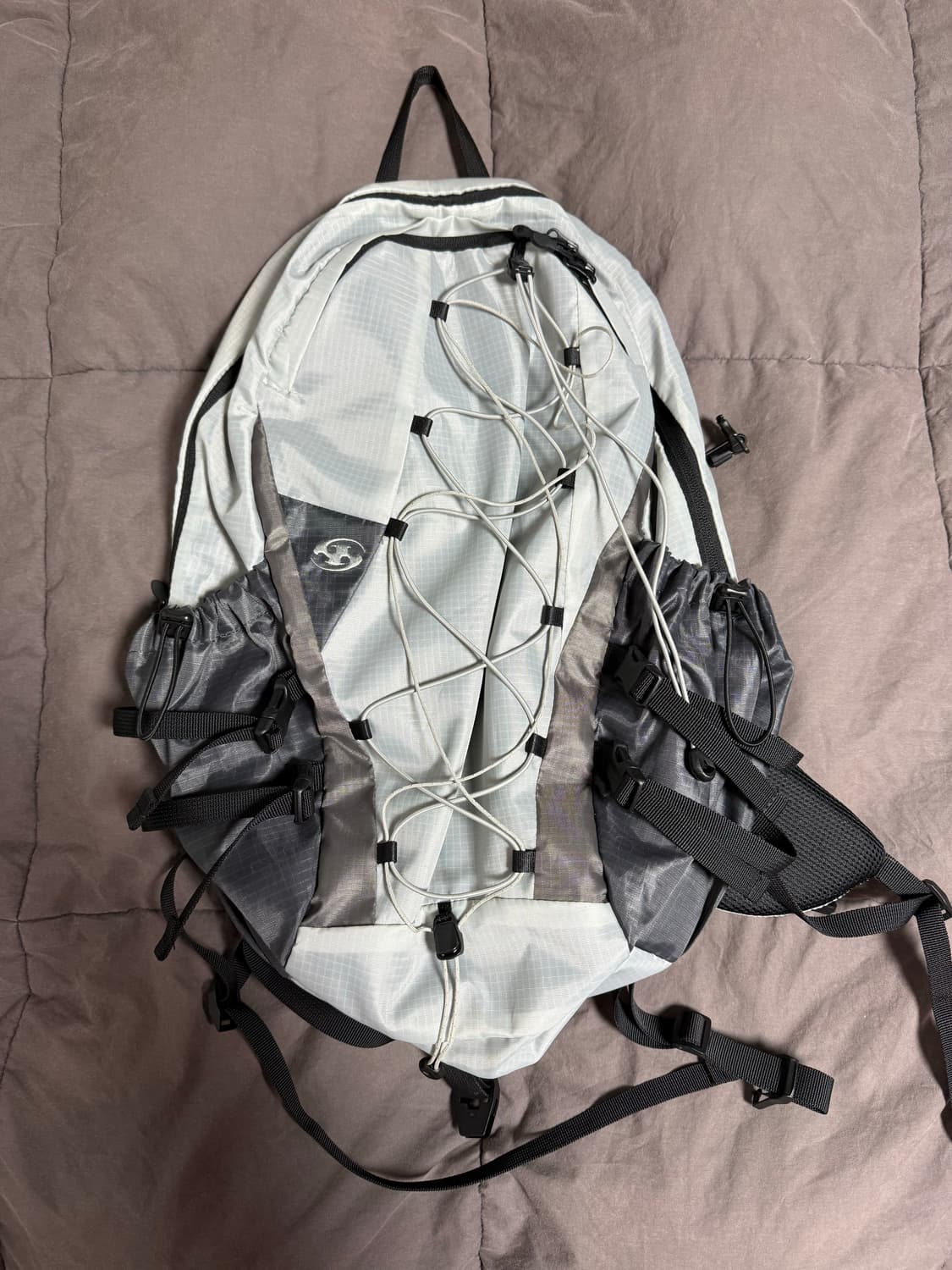 SANSANGEAR 스트링 백팩 그레이 24SS 상품이미지1