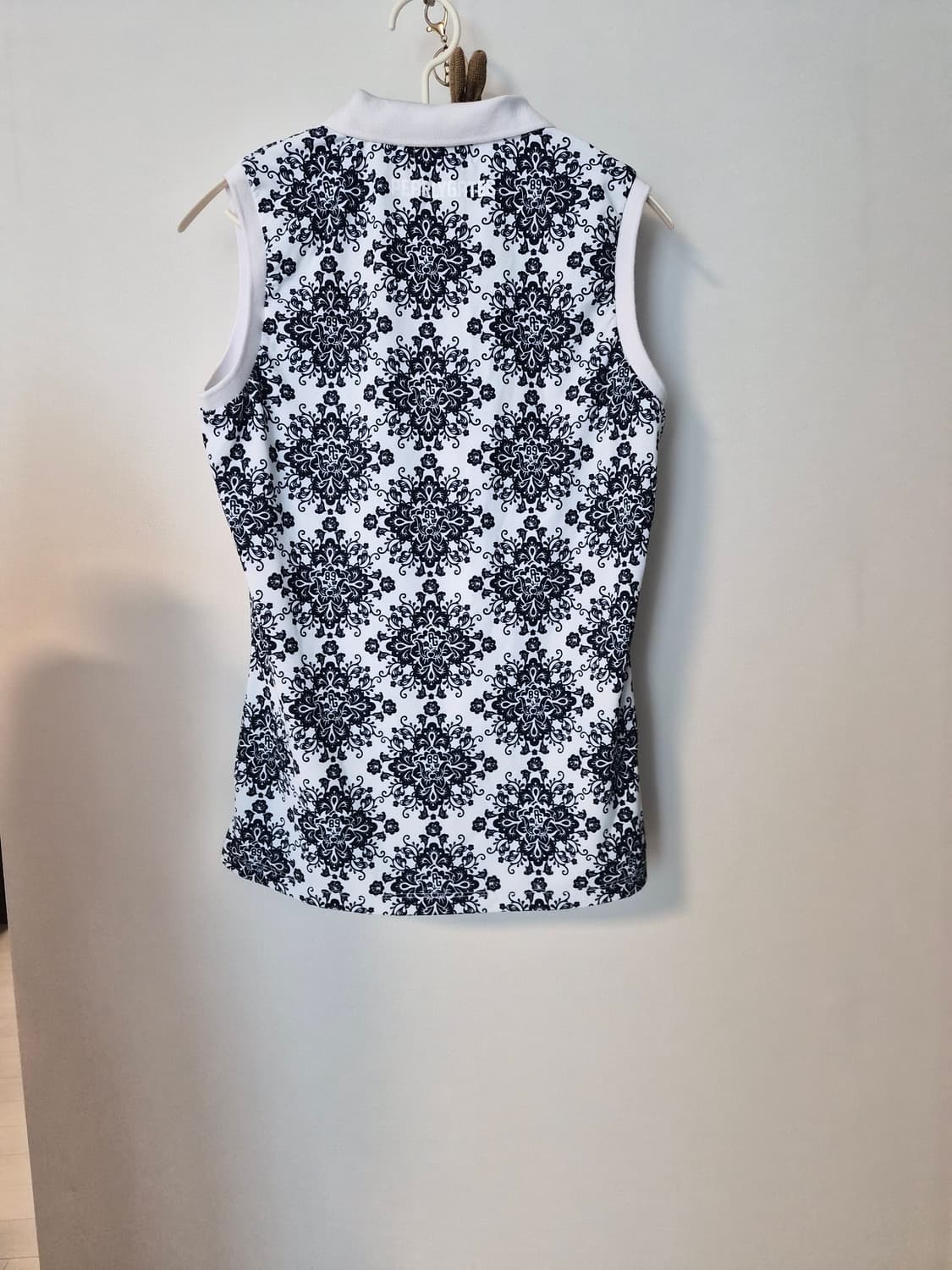 파리게이츠 여성 다마스크 패턴 민소매 칼라 티셔츠 상품이미지5