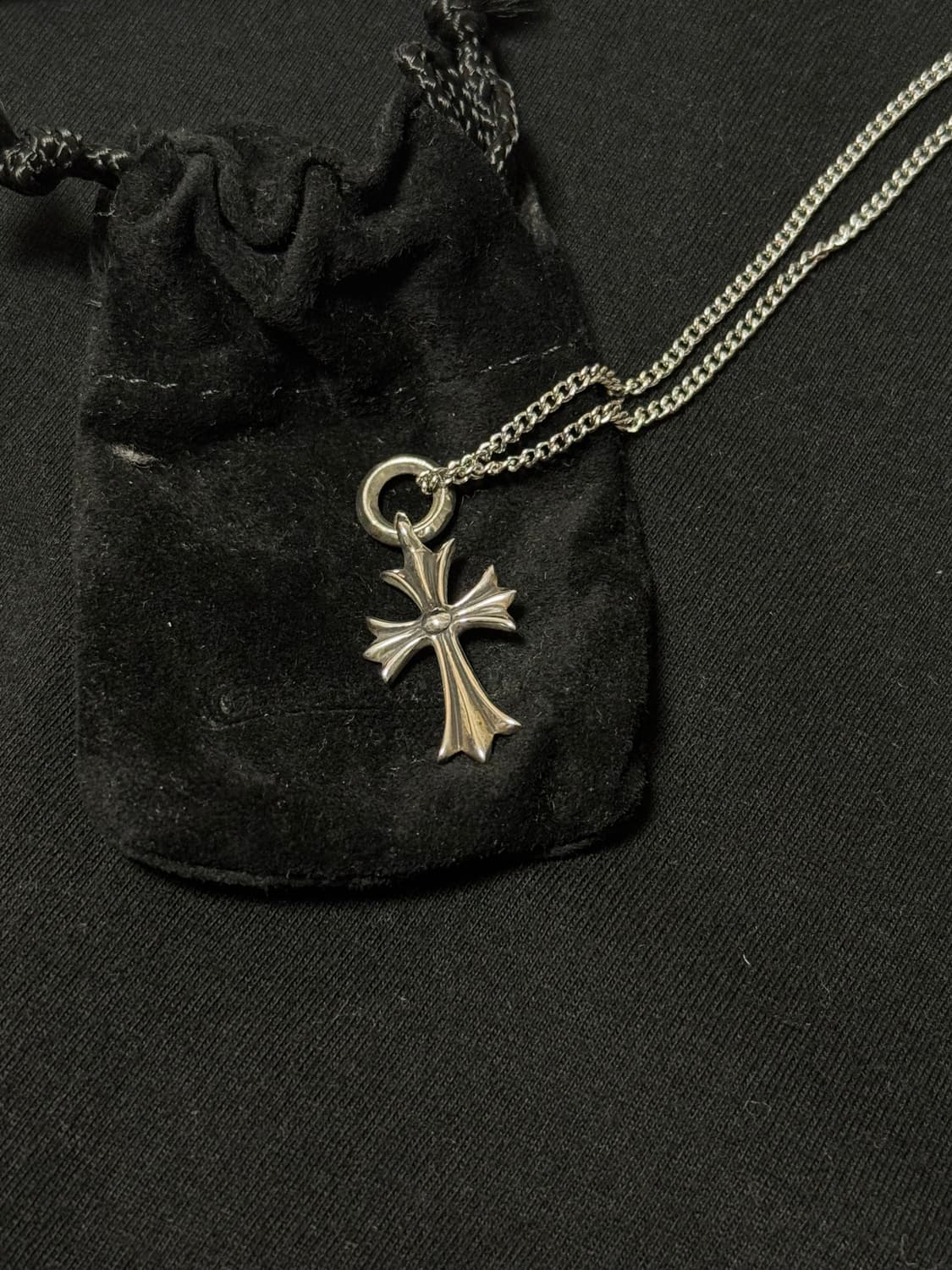 크롬하츠 타이니 크로스 참 펜던트 실버 목걸이 상품이미지2