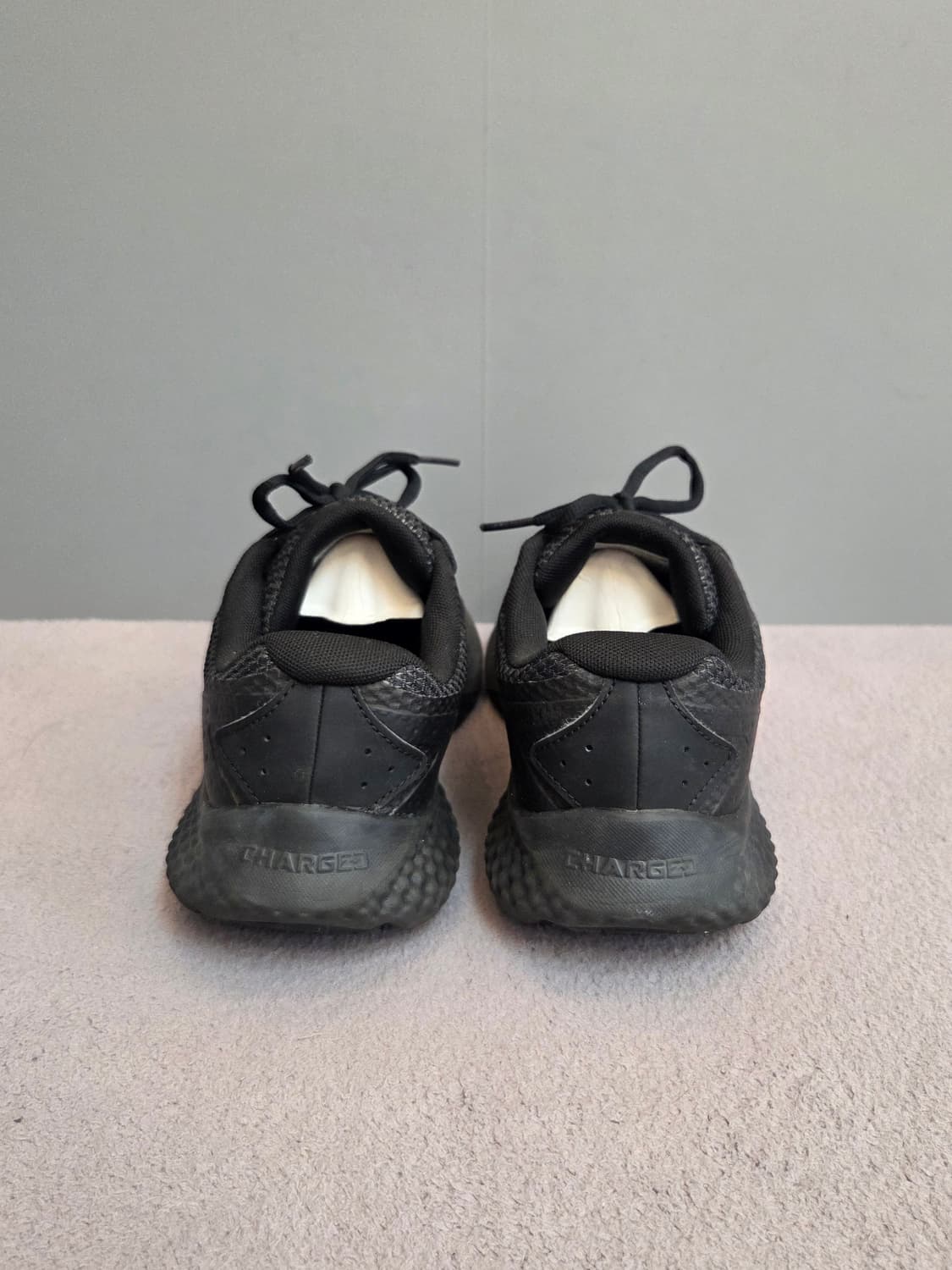 (265) 언더아머 차지드 러구3 블랙 운동화
 상품이미지4